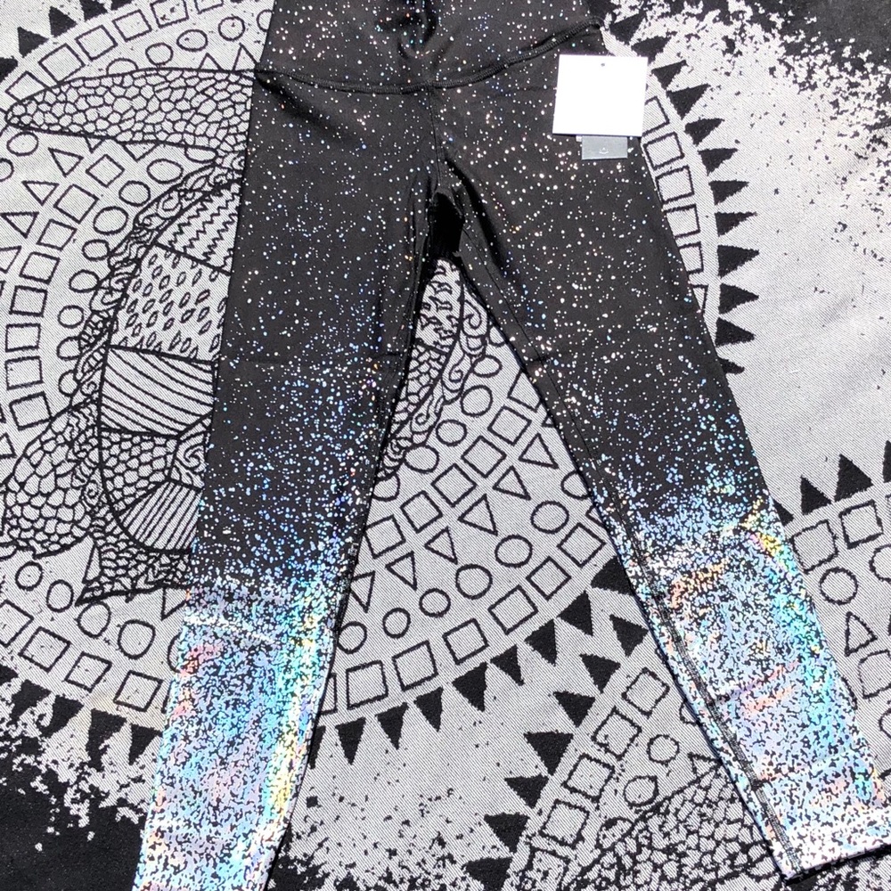 ✨NWT Beyond Yoga High Waist Midi Legging